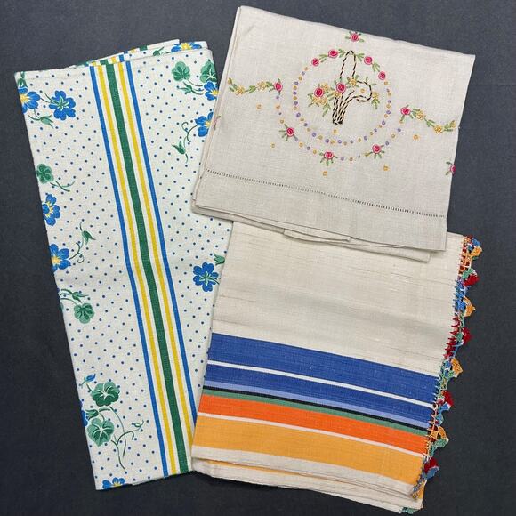 Vintage Lot of 3 Linen Kitchen Towels Emboridered Crocheted - Picture 1 of 11